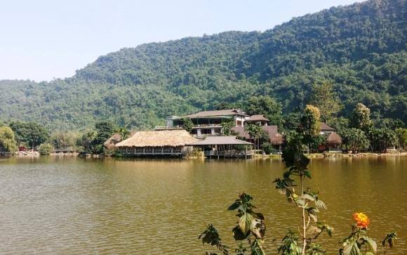 Quyết định của Thủ tướng Chính phủ vừa có hiệu lực được 13 ngày thì Chủ tịch UBND tỉnh Ninh Bình lại ký quyết định cho Công ty Doanh Sinh thuê đất khai thác du lịch ngay trong vùng lõi di sản Tràng An.