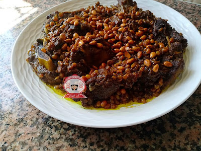 مروزية العيد على حقها وطريقها معلكة محمرة ومجمرة