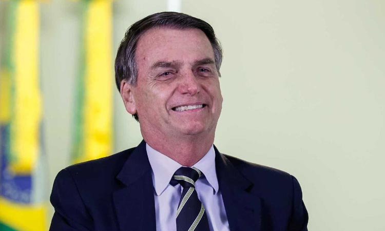 Seguidor pede a Bolsonaro para liberar maconha e presidente responde