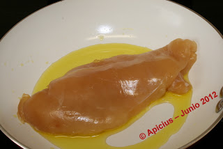  Pechuga de <strong>pollo</strong> con habitas, <strong>guisantes</strong> y pisto 