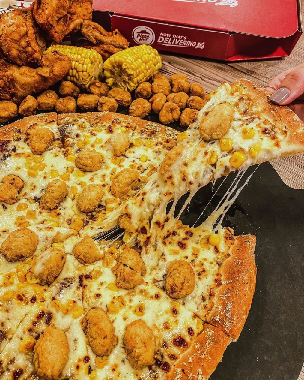 Popcorn Chicken Pizza Kombinasi Menu Pizza Hut Dan KFC Yang Unik!