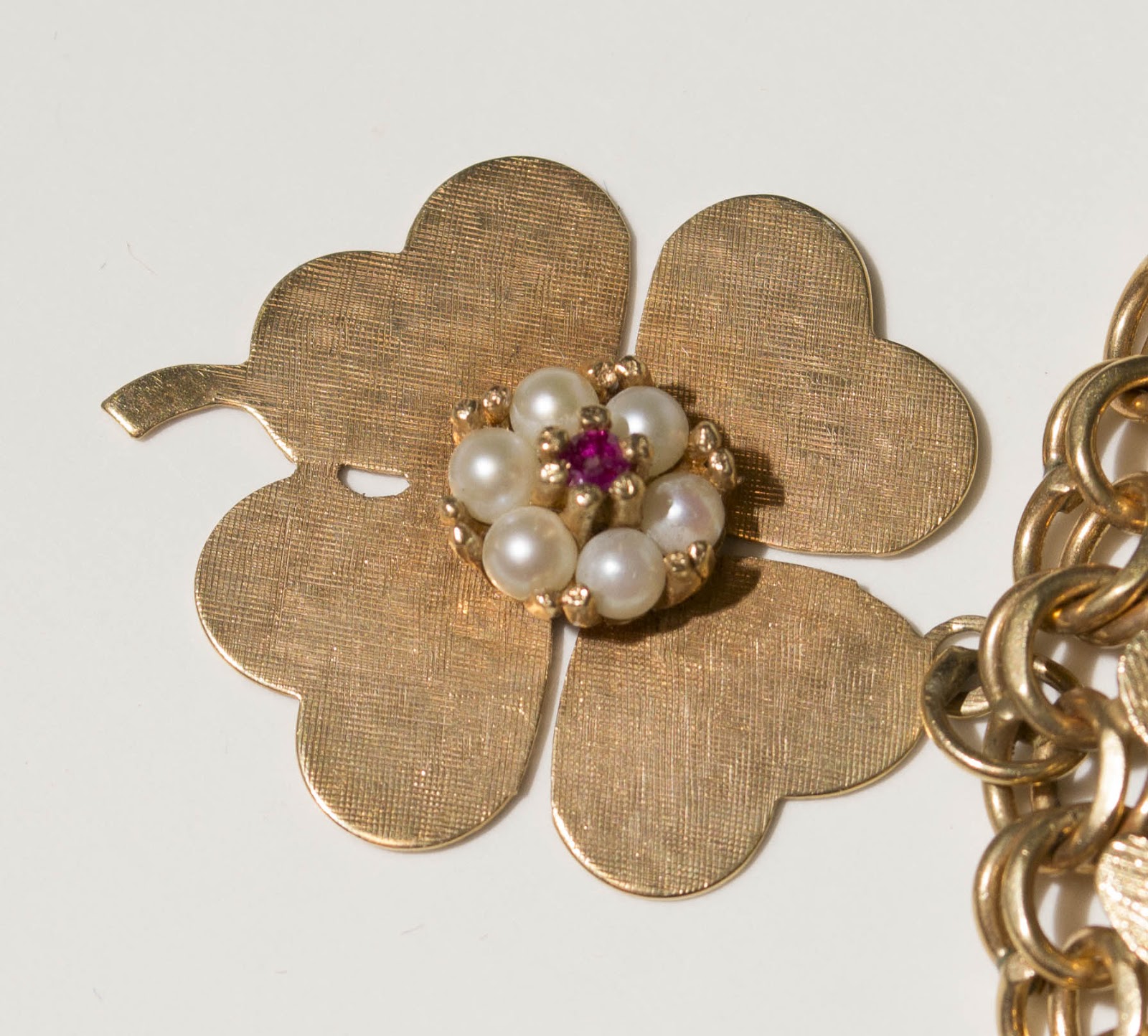 Adrienne s Heirlooms For Appraisal Vintage 14kt Gold Heart Links 3 adrienne-s-heirlooms-for-appraisal-vintage-14kt-gold-heart-links-3