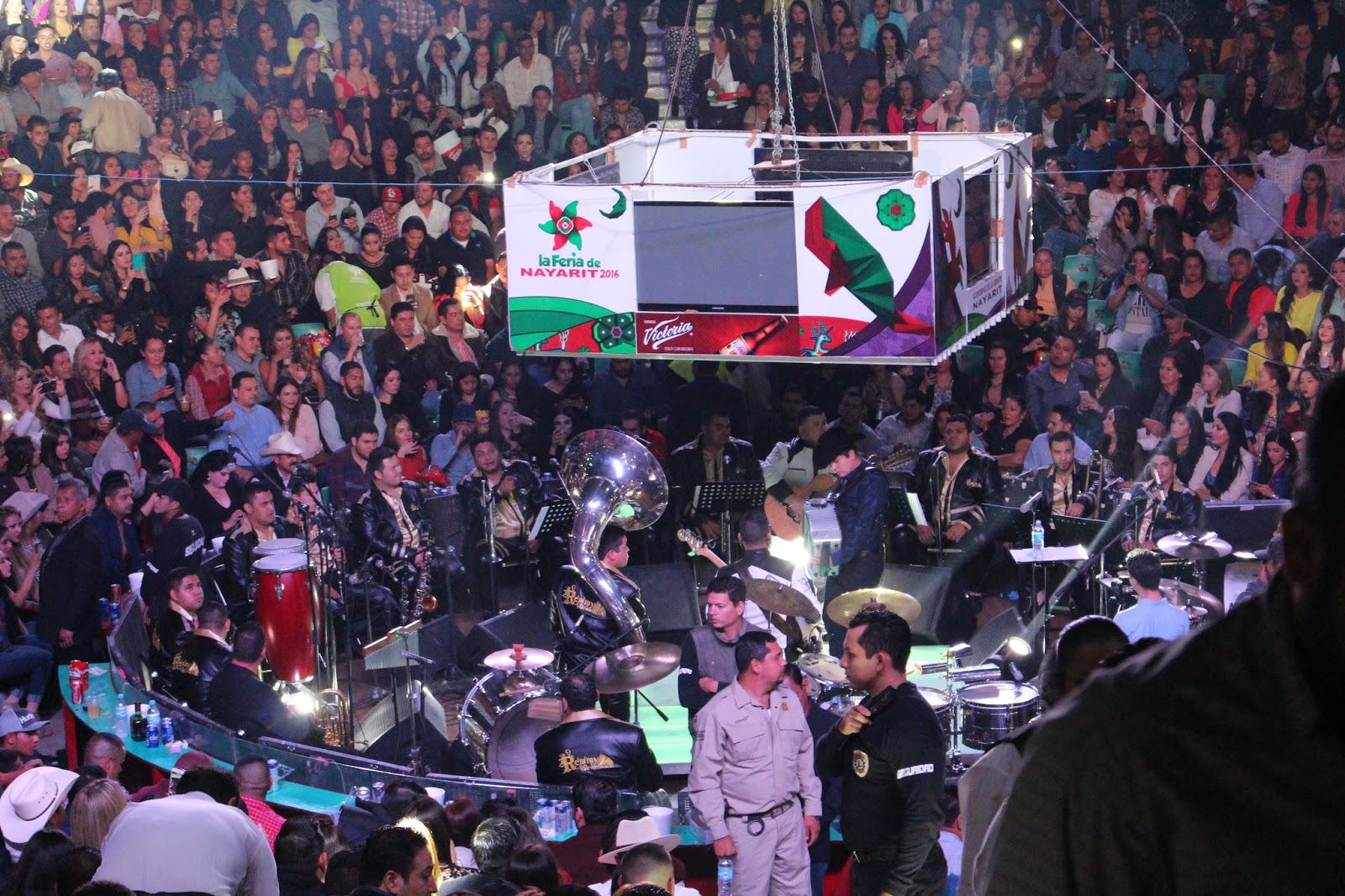 REMMY VALENZUELA TRIUNFA EN EL PALENQUE DE LA FERIA Archivo