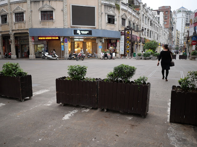 harmonious upright planters