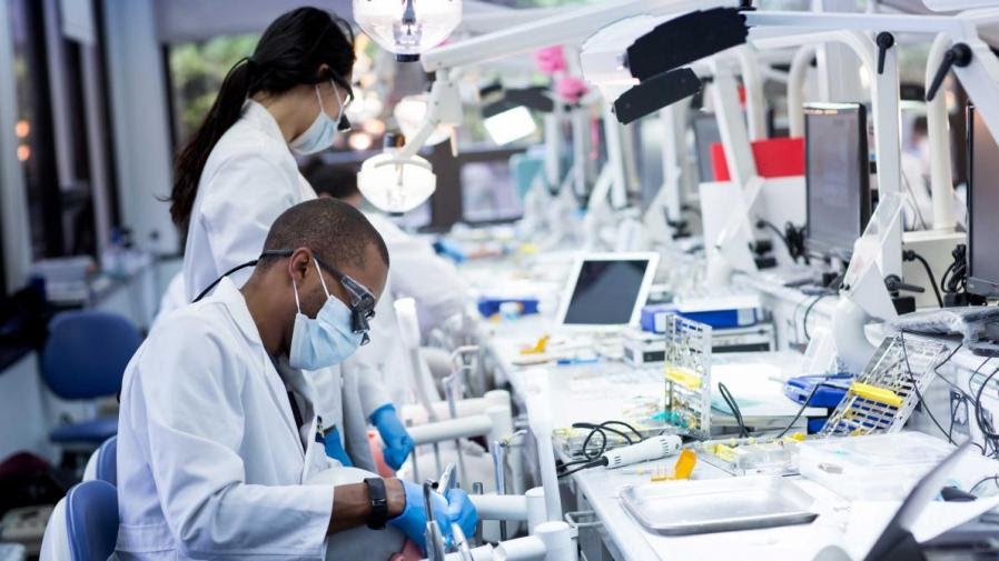 4 ways that dental school scholarships can keep you on the right