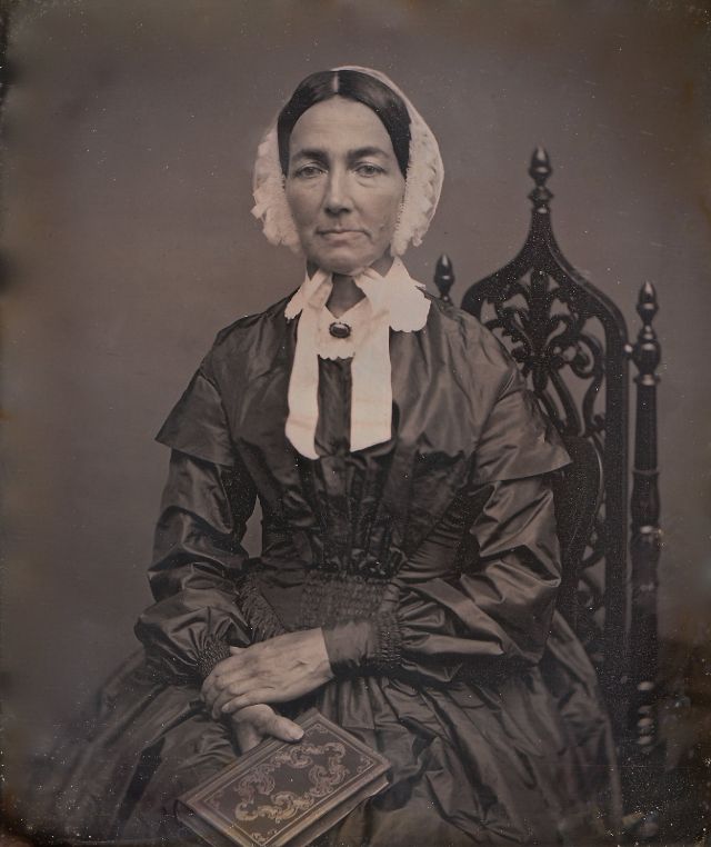 35 Amazing Photos of Victorian Elderly Women in the Mid19th Century