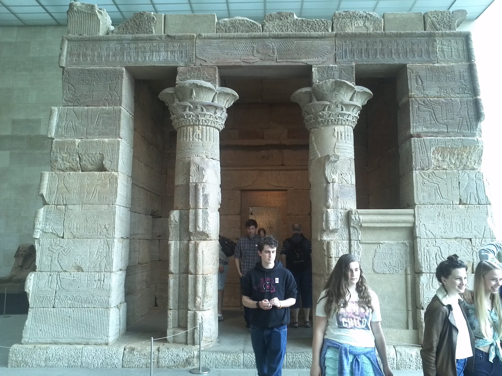 En el Templo de Dendur, joya egipcia en NY