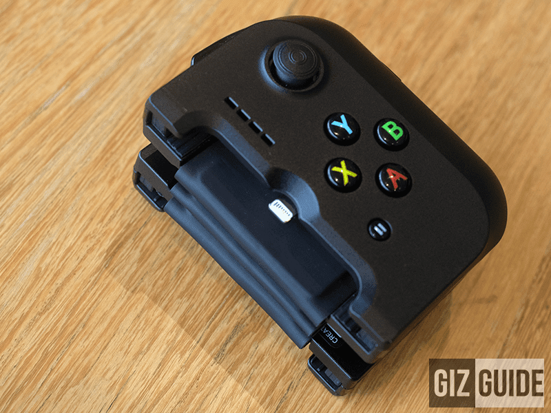 Speaker, analog stick, XYAB pause buttons and the lighting connector! Speaker, analog stick, XYAB pause buttons and the lighting connector!