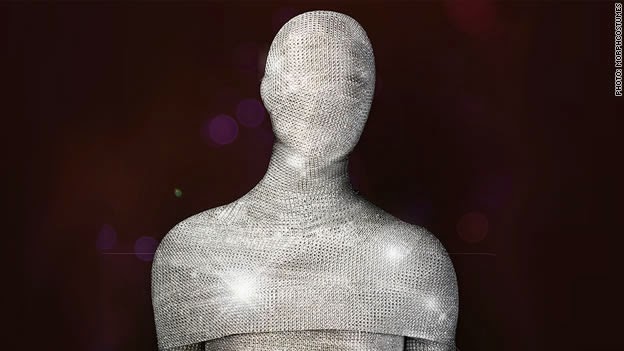 Este traje de Halloween é uma fantasia da cabeça aos pés com 70.000 diamante