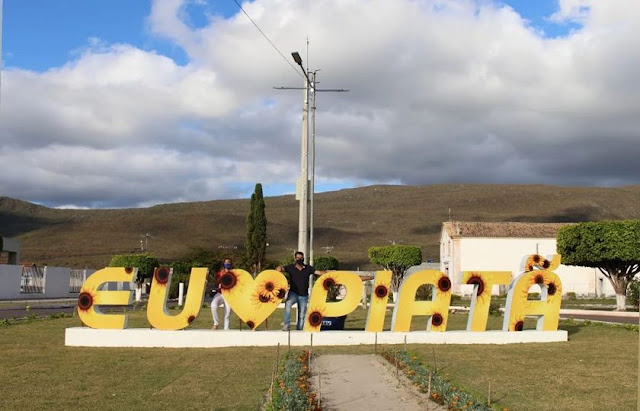 Prefeitura de Piatã plota monumento na entrada da cidade com as cores da campanha de prevenção ao suicídio