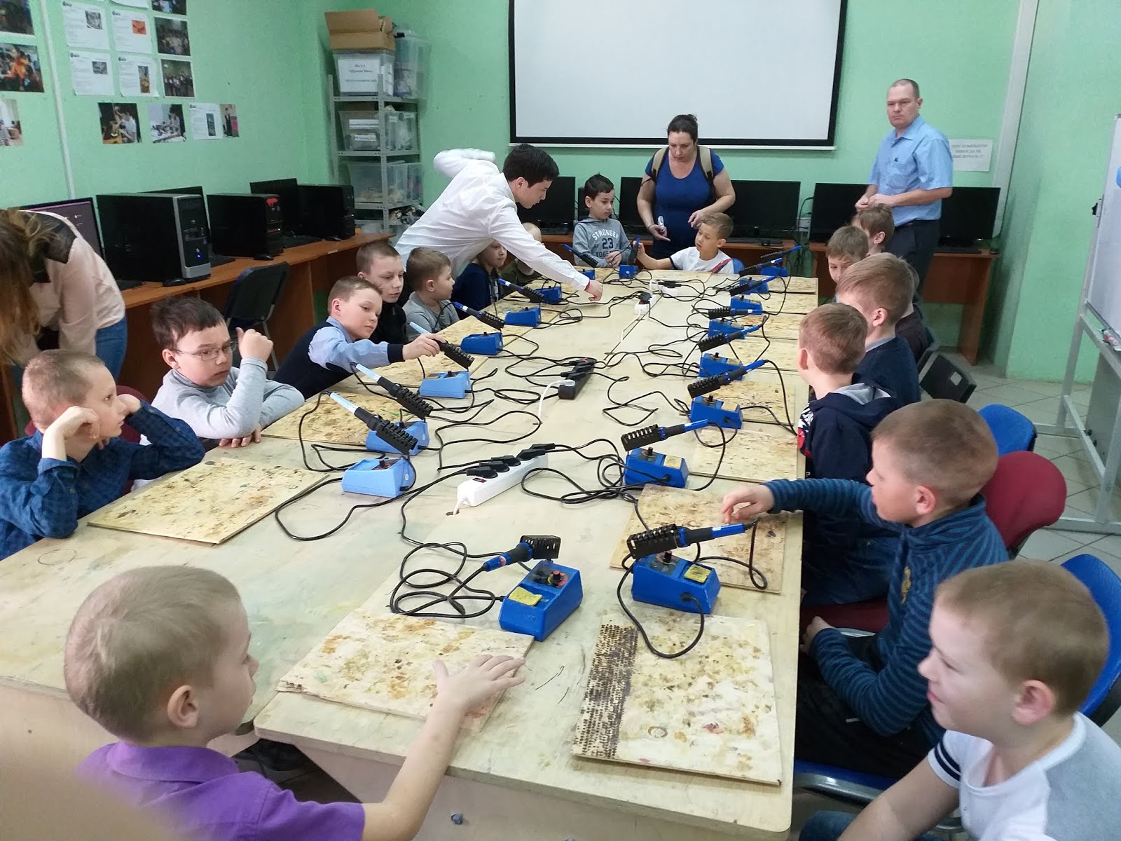 технический кружок в школе. научный кружок для детей. технический кружок. робототехника для детей. робототехника для детей.