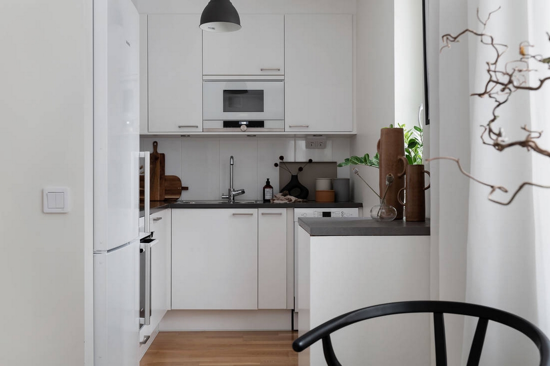 COLLECTION DE VASES ET DE GRAPHISMES