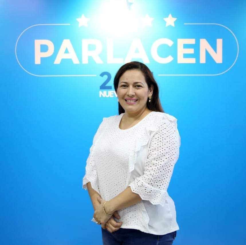 CECILIA RIVERA AL PARLACEN
