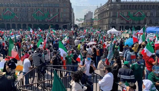Miles de personas protestan contra el presidente López Obrador
