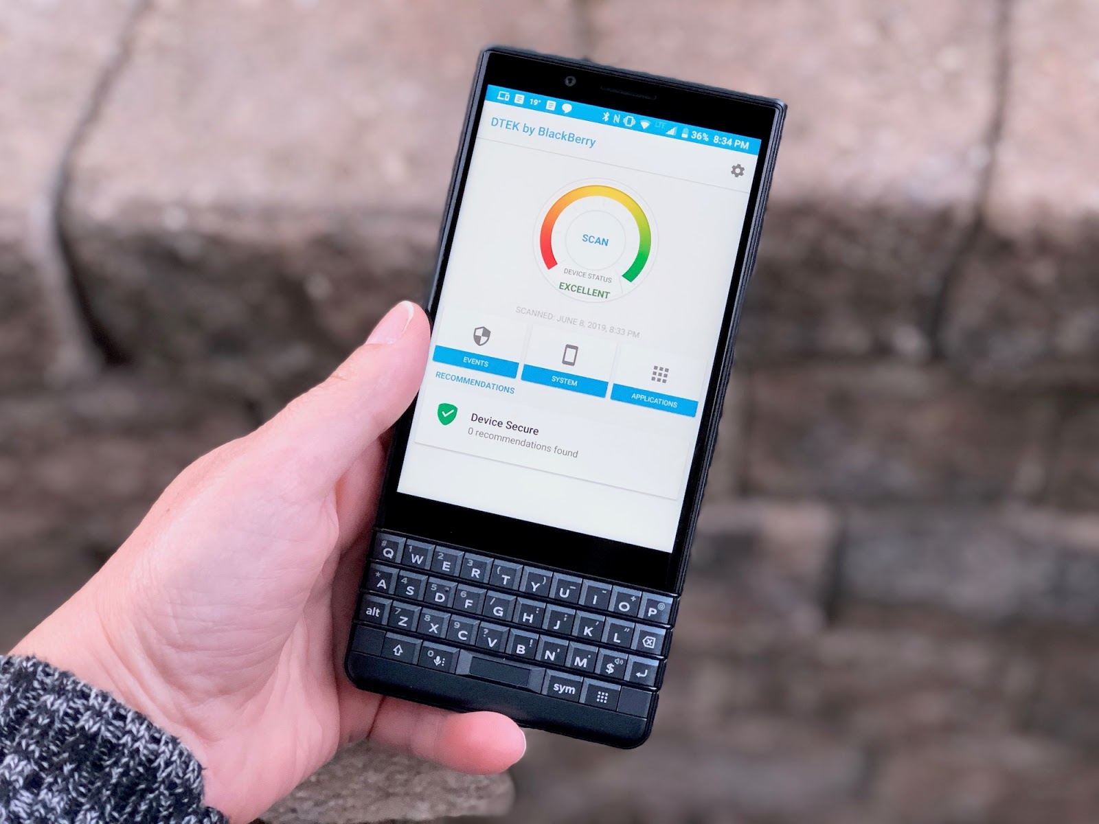 BlackBerry KEY2 LE An Iconic Gift for the Quintessential Dad