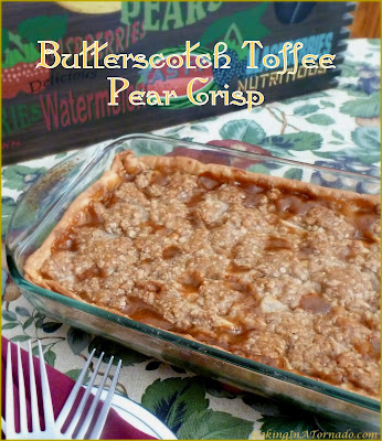 Butterscotch Toffee Pear Crisp is a fall favorite. Asian pears are thin sliced and baked with butterscotch and toffee in a pie crust bottom with a crisp topping.  | Recipe developed by www.BakingInATornado.com | #recipe #dessert