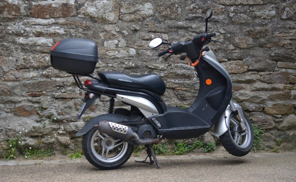 Scooters VS Motorcycles What’s better for commuting?