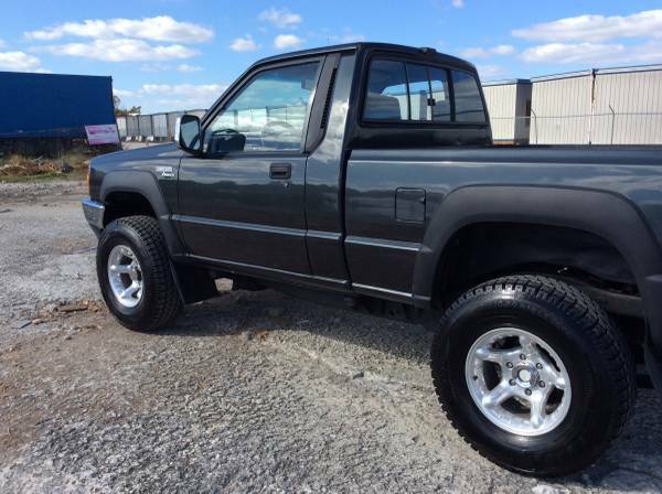 1988 Mitsubishi Mighty Max 4x4 Pickup Truck with Manual