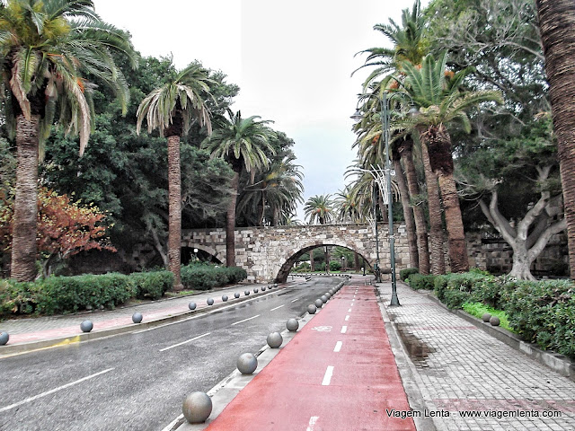 Uma das ciclovias da cidade de Kos