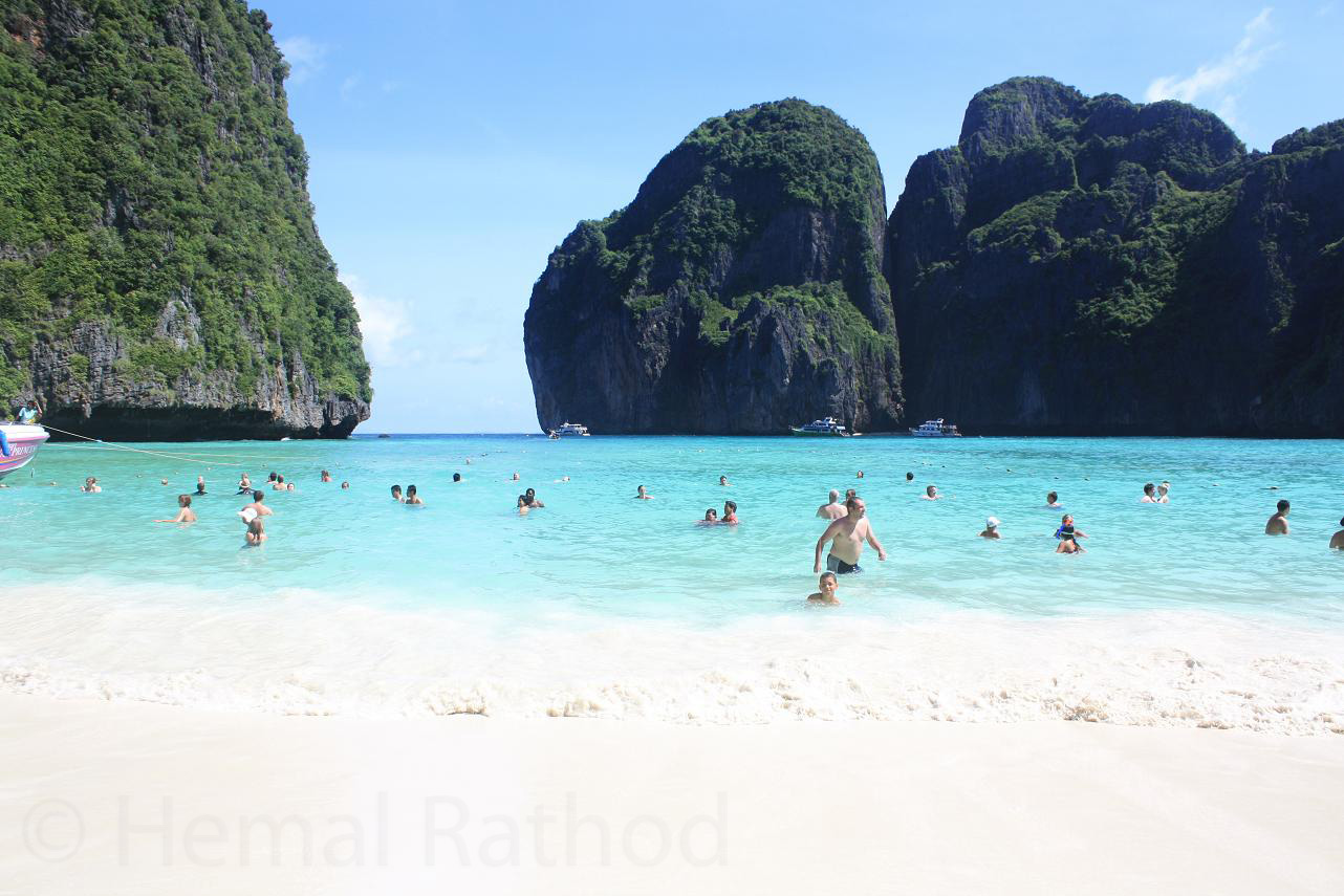 hanawa news Maya Bay di Phi Phi Island Thailand so beautifulll... hanawa news Maya Bay di Phi Phi Island Thailand so beautifulll...