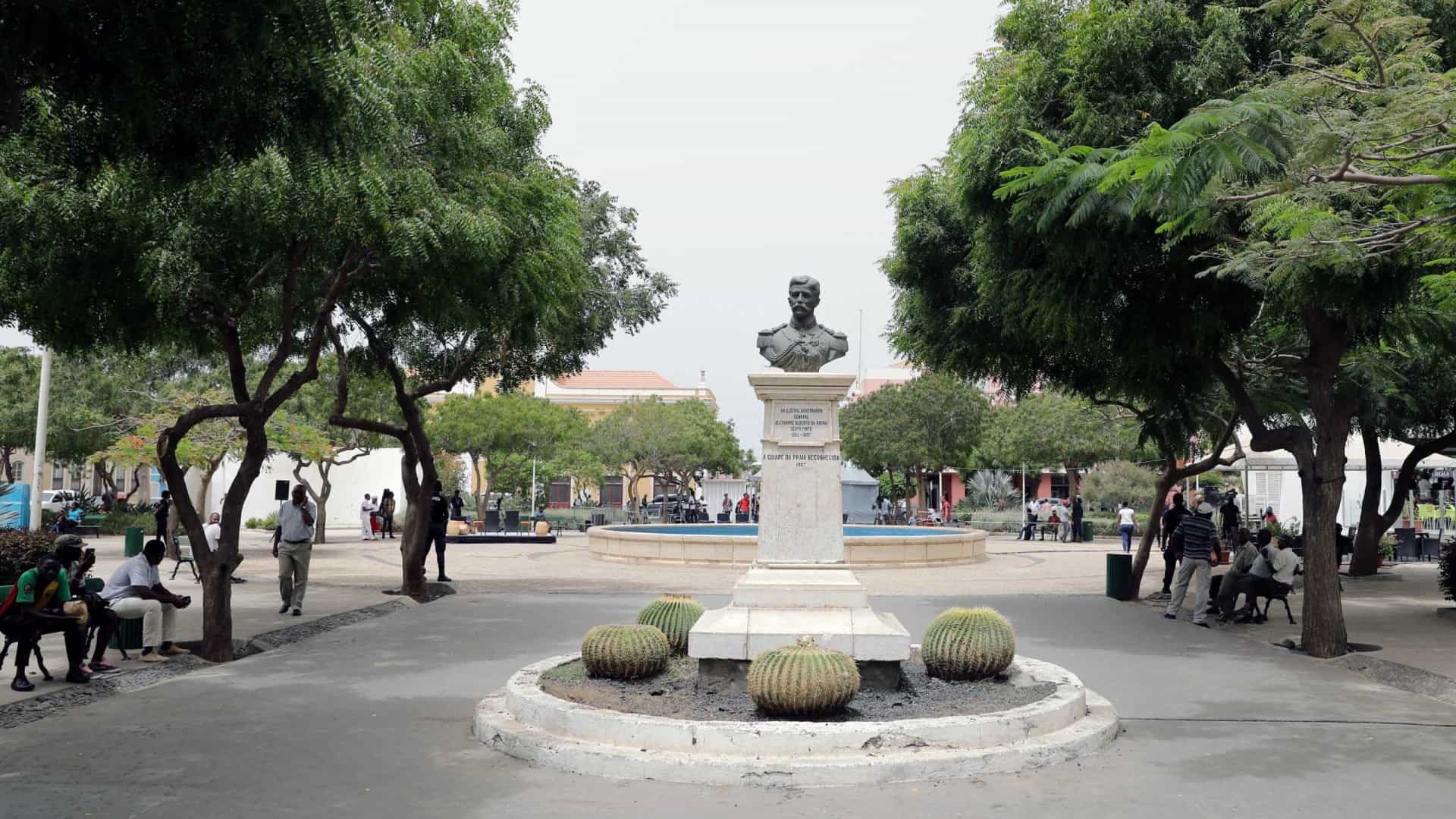 FALADEPAPAGAIO : Carnaval. Cabo Verde proíbe festas públicas e privadas