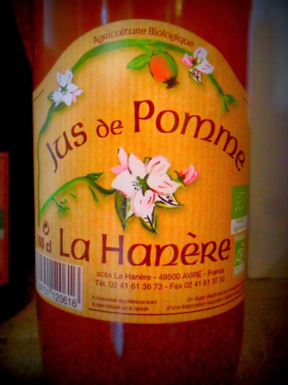 Do you know how organic apple juice and cider are produced in France?