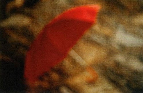 paraguas+rojo+de+Vari+Caramés.jpg