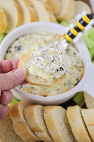 This cheesy spinach and artichoke dip has the most delicious combination of flavors, and is so easy to make!
