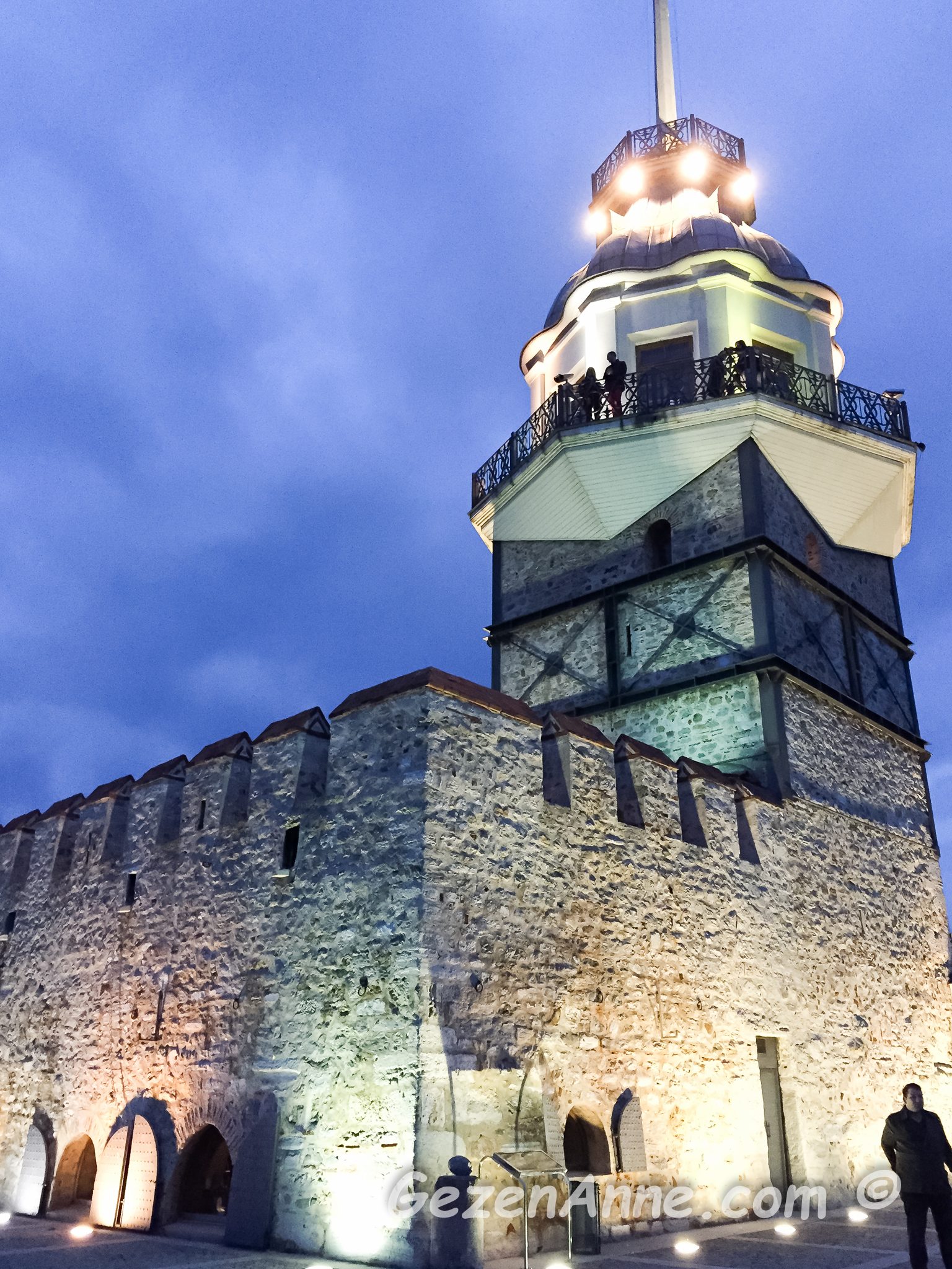 Фото девичий башня. Турция Девичья башня. Девичья башня Стамбул Легенда. Девичья башня Стамбул внутри. Девичья башня Константинополь.