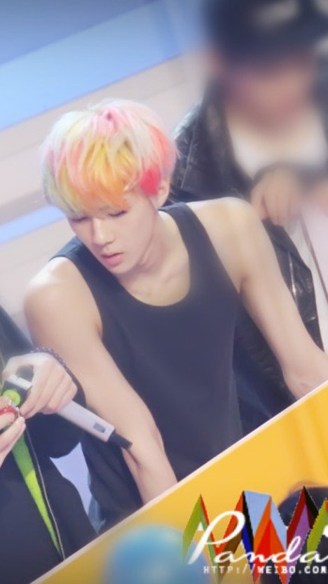Sederet Idol Ini Disebut Miliki “Angular Shoulder” yang Buat Netizen Terpesona, Siapa Saja? 6 download%2B%252810%2529