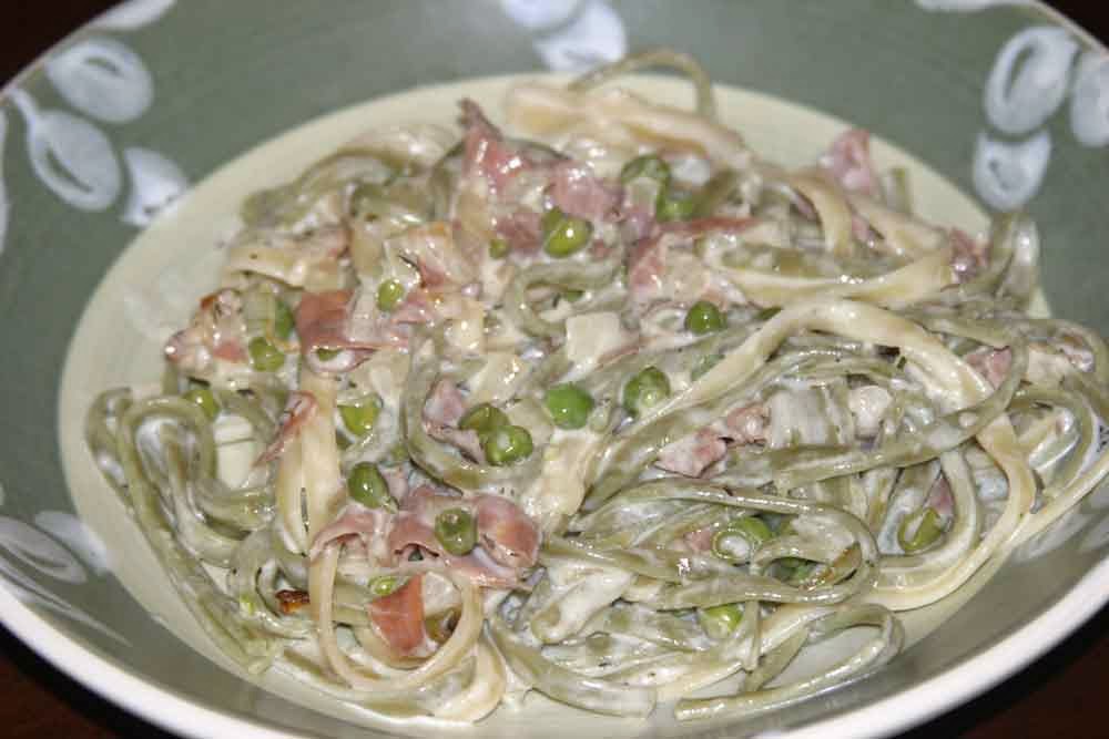 An Eat'n Man Straw and Hay Pasta