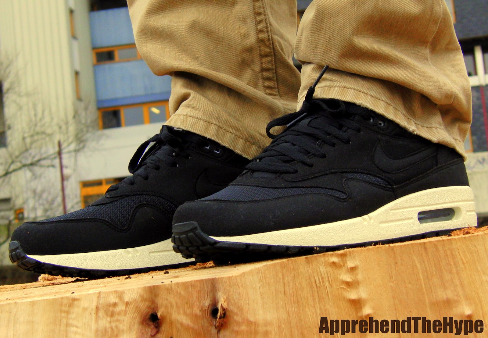 nike jordan 1 red and black