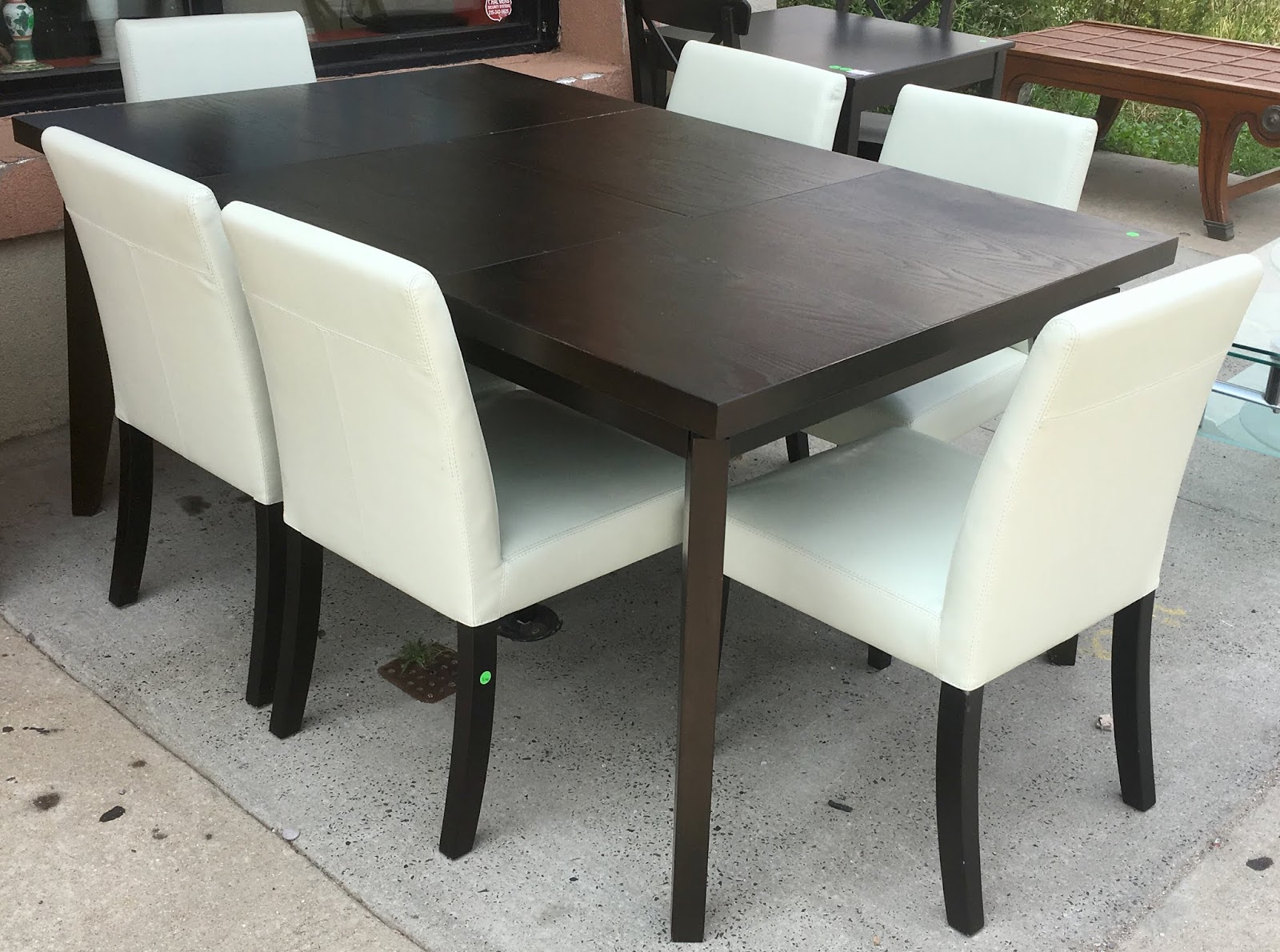 Uhuru Furniture & Collectibles Black Dining Table with Leaf & 6 White