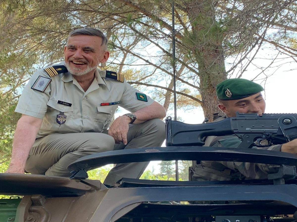 François Sureau, l'esprit légionnaire à l'Académie Hommages et traditions Aumilitaire