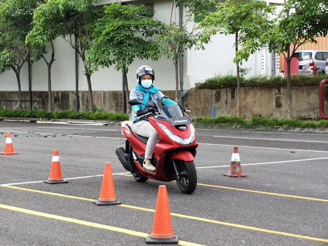 tips mengendarai motor matic di jalan raya bagi pemula tips mengendarai motor matic di jalan raya bagi pemula
