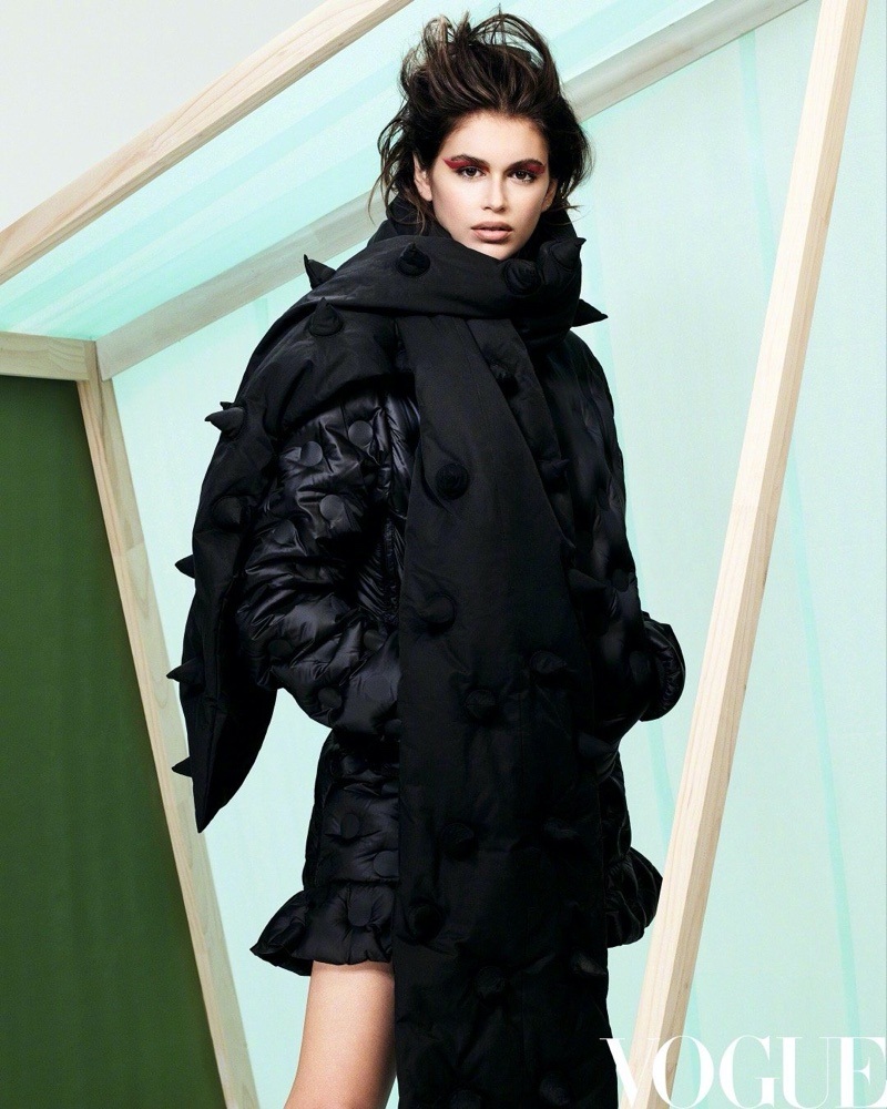 Hily Designs: Kaia Gerber muestra estilos de moda extravagante para