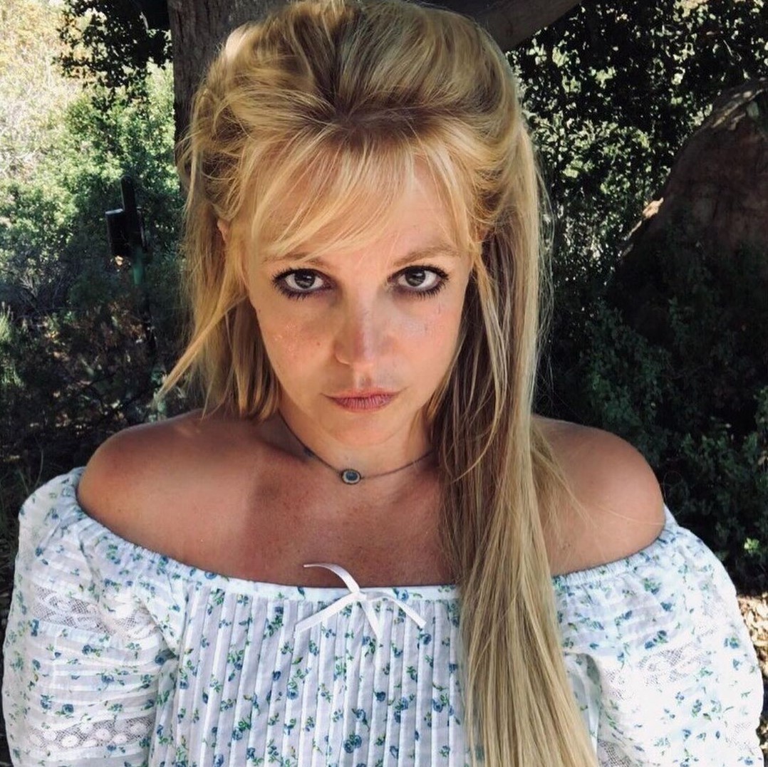 Britney Spears Shares Topless Photos On Instagram