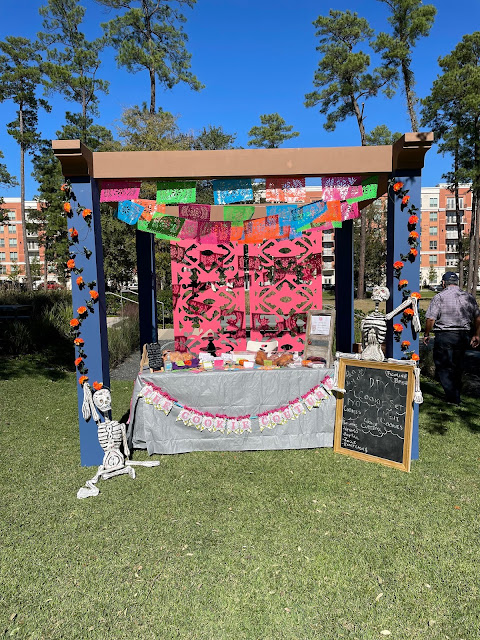 Cookie stand for day of the dead celebrations, Day of the dead cookies, day of the dead altar, day of the dead bread, pan de muerto, ofrendas de pan de muerto, Day of the Dead decorated cookies ideas