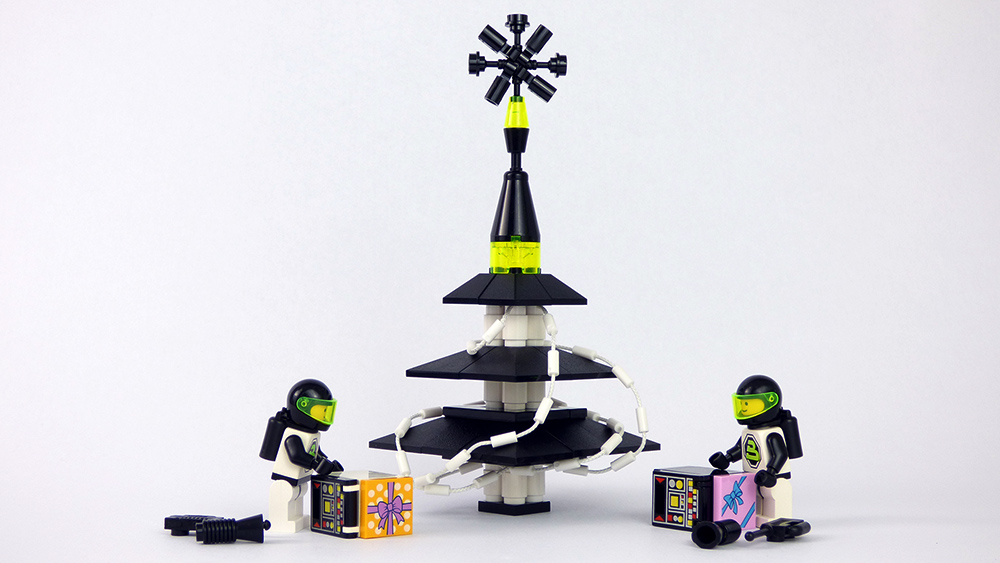 blacktron2xmastree.jpg