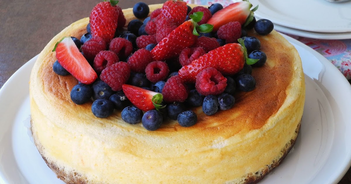 Cheesecake de forno com frutos vermelhos