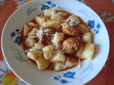 Gnocchi cu sos si chiftelute / Gnocchi with sauce and meatballs