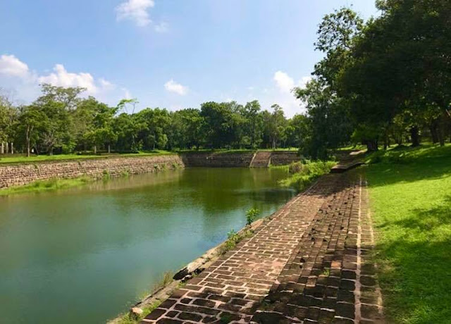 අභයගිරියේ විශාලතම පොකුණ - ඇත් පොකුණ 🐘💧 (Eth Pokuna 🐘) - Your Choice Way