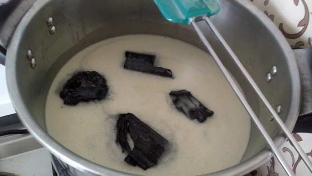 Como limpiar aceite reciclado con carbón vegetal para hacer jabón de uso doméstico