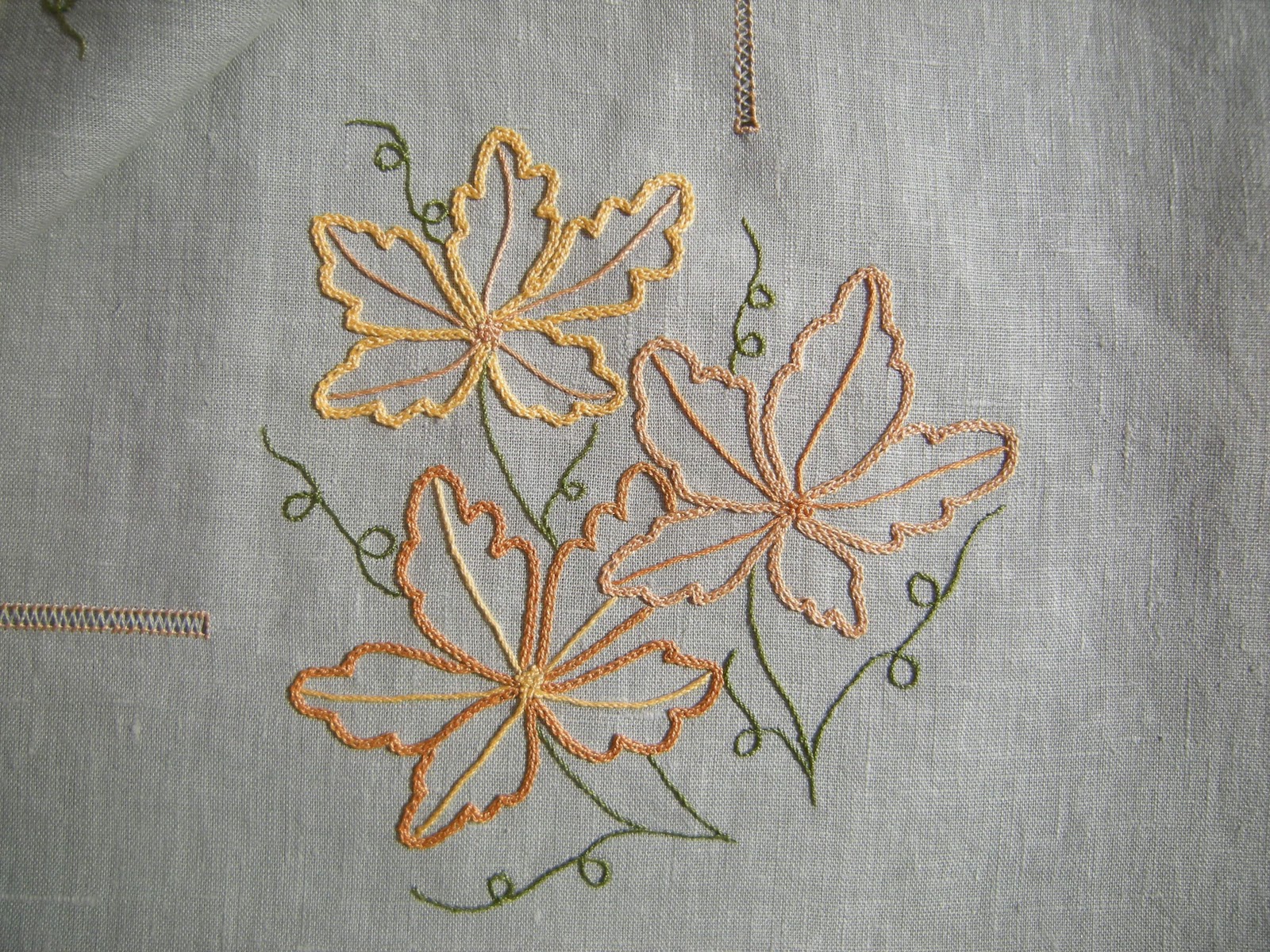 ricamo e... altro: C'è anche una tovaglia numero 9!