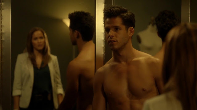 ausCAPS: Miles Gaston Villanueva shirtless in Rosewood 2-07 "Lidocaine and Long-Term Lust"