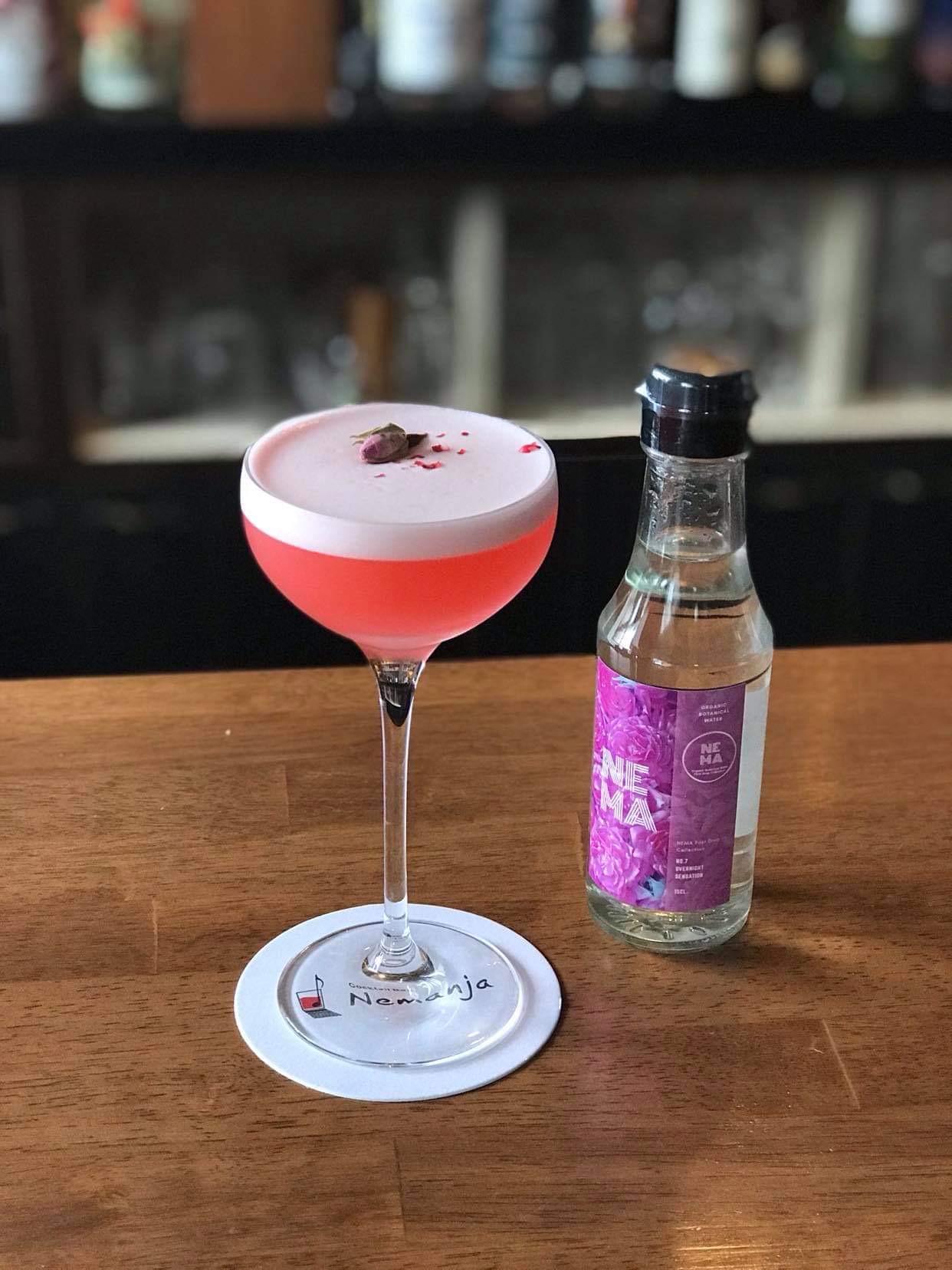 Cocktail Bar Nemanja 薔薇香るクローバークラブ