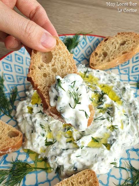 Tzatziki (Dip de Pepino, Yogur Griego y Eneldo Fresco)