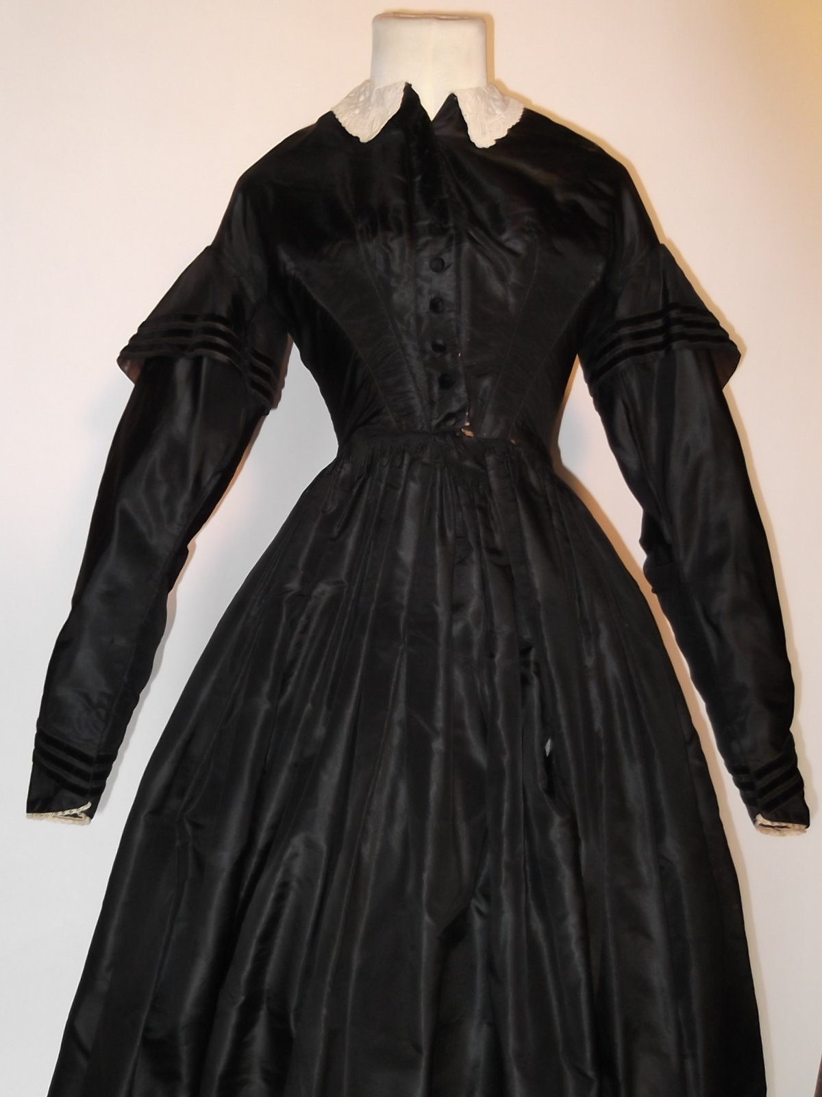 All The Pretty Dresses: American Civil War Era Mourning Dress