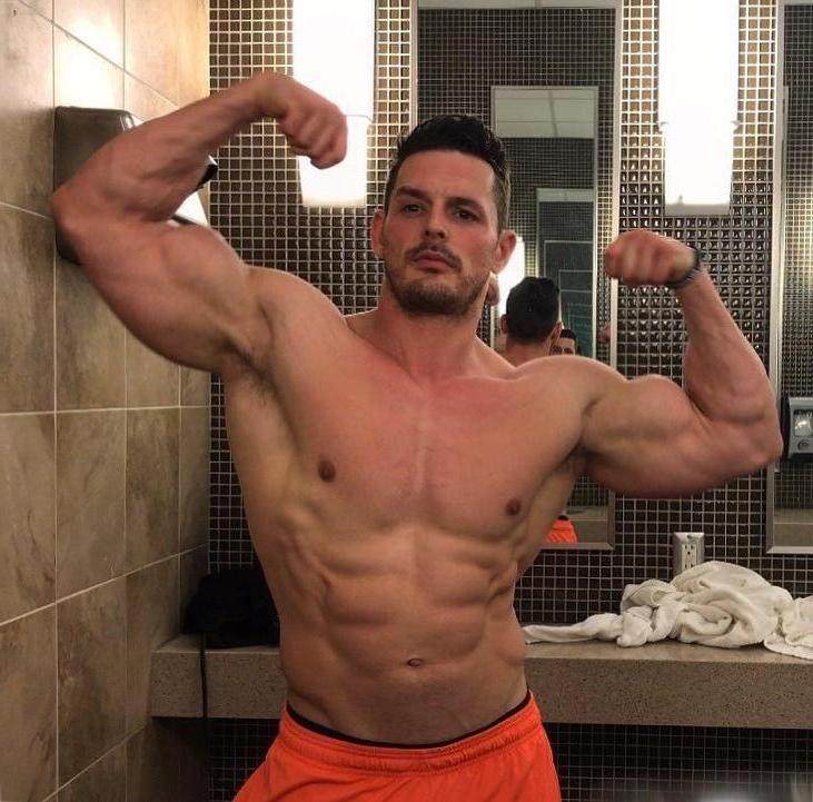 huge-muscular-alpha-male-stud-biceps-flex-dominant-straight-beefcake-bro