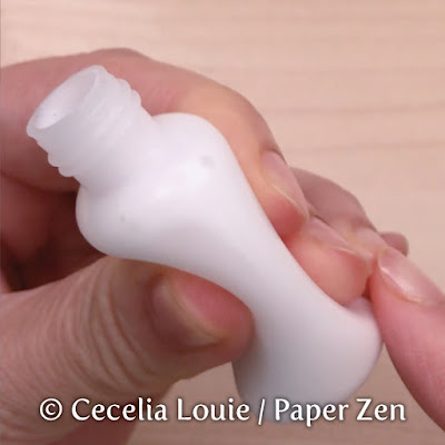 Quilling glue bottle - how to prevent glue spilling